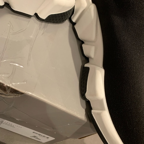 Balenciaga knit sneaker in black/white. Lightly worn. - Picture 8 of 15